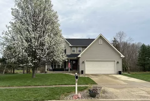 4013 Appletree Dr, Monticello, IL 61856