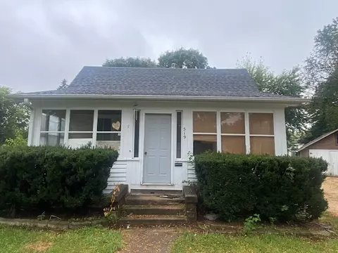 519 W Harrison St, Belvidere, IL 61008