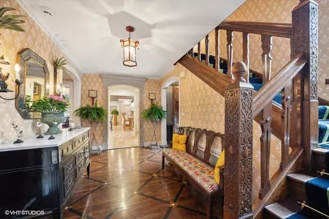 Entry Way - 66 Fox Ln, Winnetka, IL 60093 photo 1 of 3