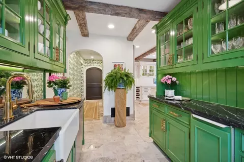 Kitchen - 66 Fox Ln, Winnetka, IL 60093 photo 3 of 3