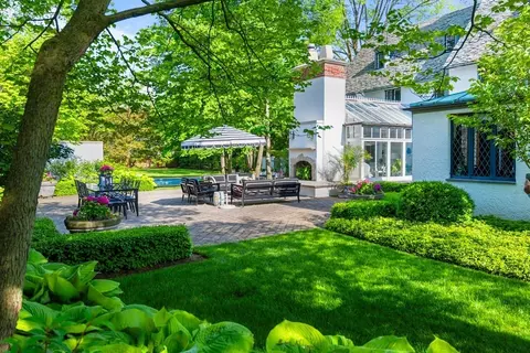 Exterior - 66 Fox Ln, Winnetka, IL 60093 photo 2 of 17