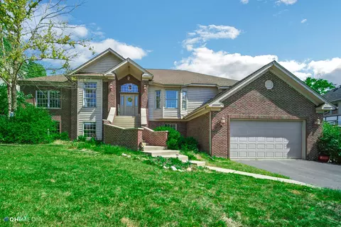 28 Burnette Dr, Antioch, IL 60002
