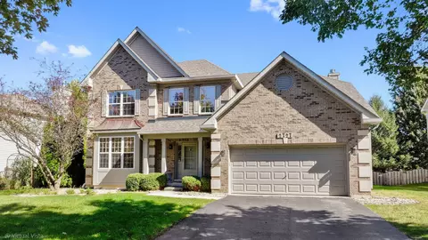 2727 Forest Creek Ln, Naperville, IL 60565