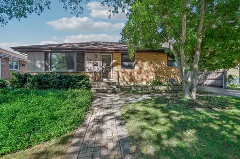 426 Lake Ave, Downers Grove, IL 60515