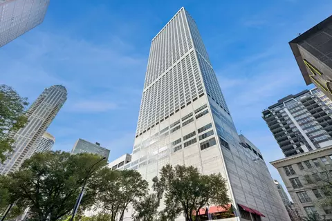 180 E Pearson St #5901, Chicago, IL 60611