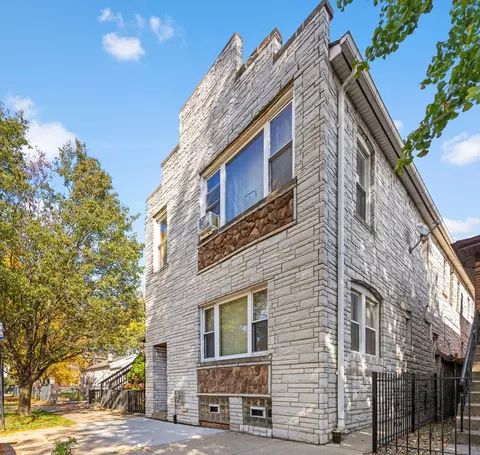 2815 S Shields Ave, Chicago, IL 60616