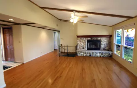 904 Annabelle St, Mchenry, IL 60051 photo 8