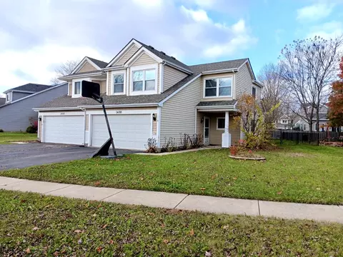 1490 S Pembroke Dr, South Elgin, IL 60177