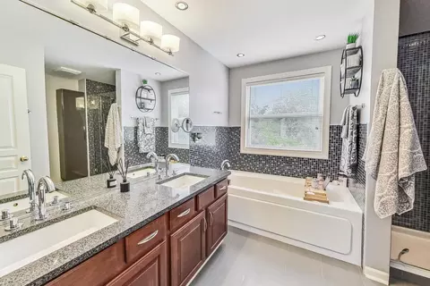 Bath - 11722 Presley Cir, Plainfield, IL 60585 photo 2 of 3