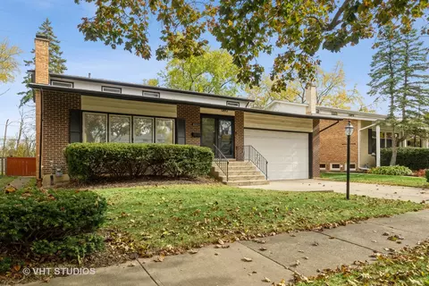653 Barberry Rd, Highland Park, IL 60035