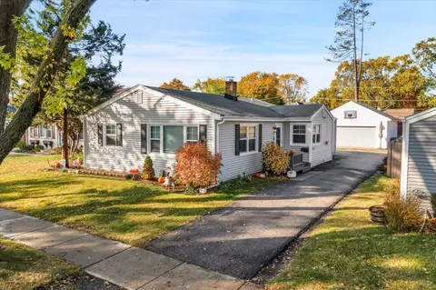 302 N Schubert St, Palatine, IL 60067