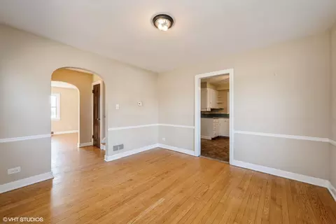 Living - 1781 Whitcomb Ave, Des Plaines, IL 60018 photo 3 of 4