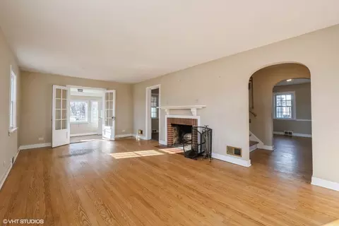 Living - 1781 Whitcomb Ave, Des Plaines, IL 60018 photo 1 of 4