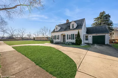 Exterior - 1781 Whitcomb Ave, Des Plaines, IL 60018 photo 2 of 4