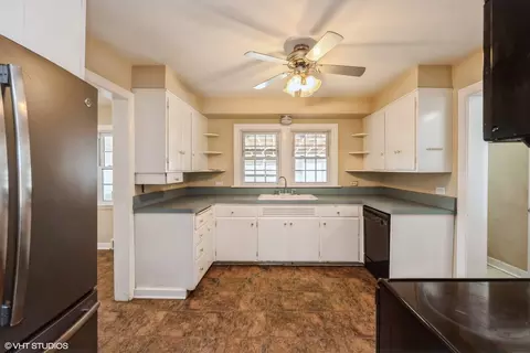 Kitchen - 1781 Whitcomb Ave, Des Plaines, IL 60018 photo 2 of 2