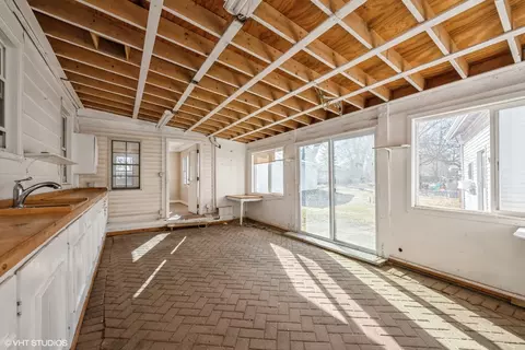 Exterior - 1781 Whitcomb Ave, Des Plaines, IL 60018 photo 3 of 4