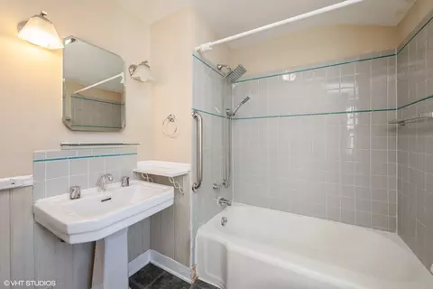 Bath - 1781 Whitcomb Ave, Des Plaines, IL 60018 photo 2 of 2
