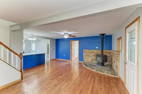Living - 17357 Sedgewick Rd, Plano, IL 60545 photo 2 of 4
