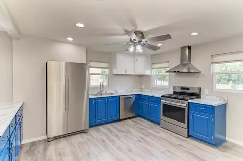 Kitchen - 17357 Sedgewick Rd, Plano, IL 60545 photo 3 of 4
