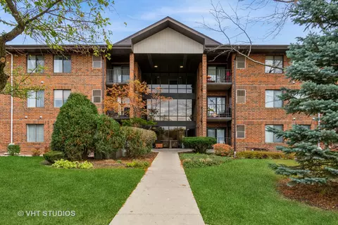5703 S Cass Ave #101, Westmont, IL 60559
