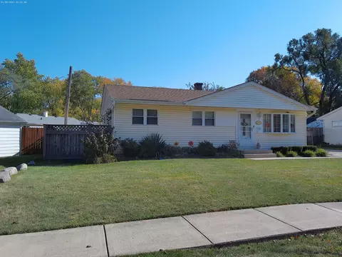 Exterior - 277 Fletcher Dr, Wheeling, IL 60090 photo 3 of 6