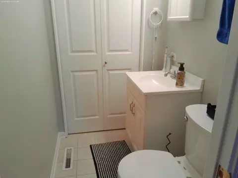 Bath - 277 Fletcher Dr, Wheeling, IL 60090 photo 3 of 3