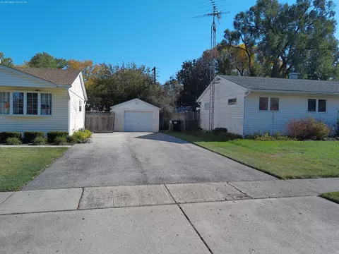 Exterior - 277 Fletcher Dr, Wheeling, IL 60090 photo 4 of 6