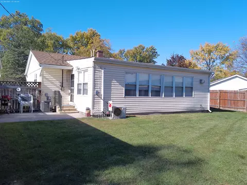 Exterior - 277 Fletcher Dr, Wheeling, IL 60090 photo 5 of 6