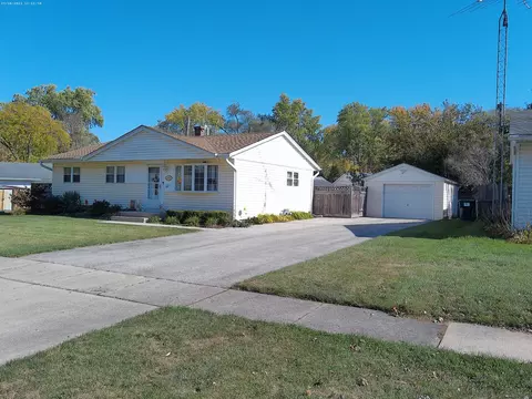 Exterior - 277 Fletcher Dr, Wheeling, IL 60090 photo 2 of 6