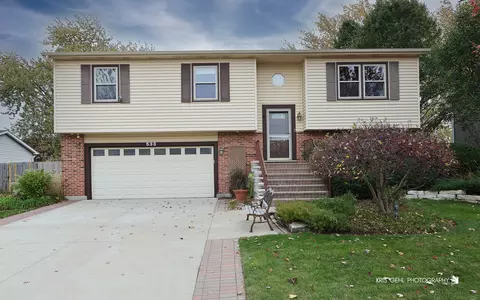 533 Waterford Dr, Lindenhurst, IL 60046