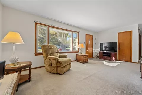 644 Gilbert Ter, Aurora, IL 60506 photo 7