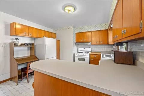 644 Gilbert Ter, Aurora, IL 60506 photo 10