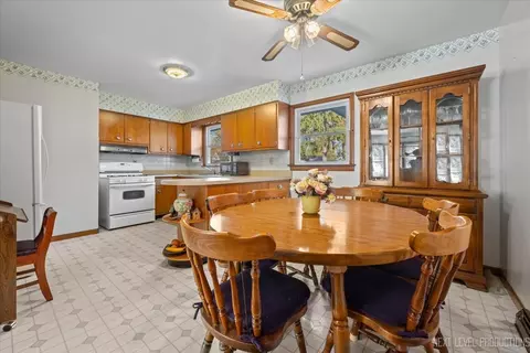 644 Gilbert Ter, Aurora, IL 60506 photo 9