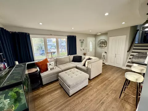 Living - 573 N 6th Ave, Des Plaines, IL 60016 photo 2 of 3