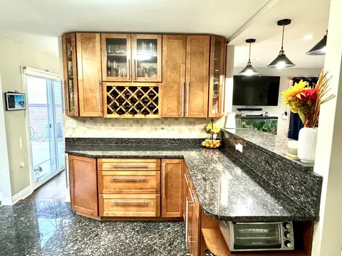 Kitchen - 573 N 6th Ave, Des Plaines, IL 60016 photo 3 of 5