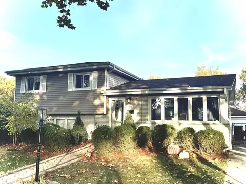 573 N 6th Ave, Des Plaines, IL 60016
