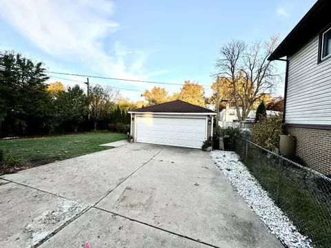 Exterior - 573 N 6th Ave, Des Plaines, IL 60016 photo 5 of 6