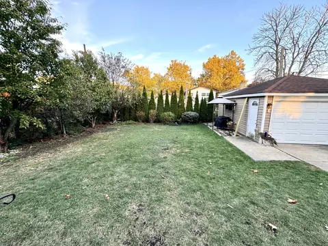 Exterior - 573 N 6th Ave, Des Plaines, IL 60016 photo 3 of 6