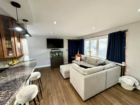 Living - 573 N 6th Ave, Des Plaines, IL 60016 photo 1 of 3