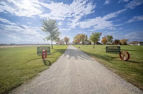6744 W 9000 North Rd, Manteno, IL 60950