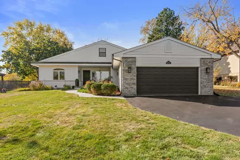 6 N270 Acacia Ln, Medinah, IL 60157