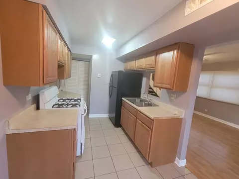 Kitchen - 189 Robert Ct #C, Bartlett, IL 60103 photo 1 of 3