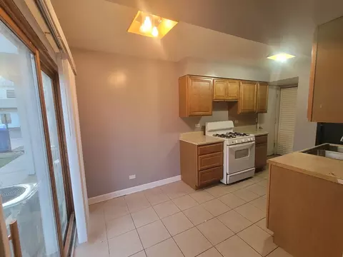 Kitchen - 189 Robert Ct #C, Bartlett, IL 60103 photo 3 of 3