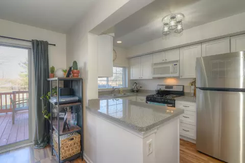 Kitchen - 1982 Muirfield Cir, Elgin, IL 60123 photo 1 of 3