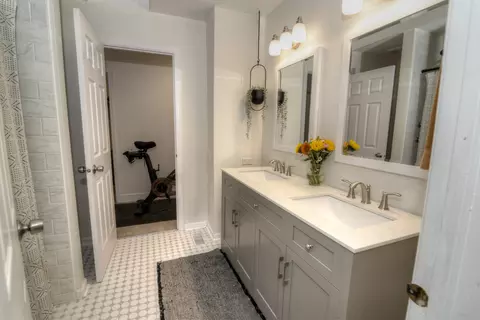 Bath - 1982 Muirfield Cir, Elgin, IL 60123 photo 4 of 4