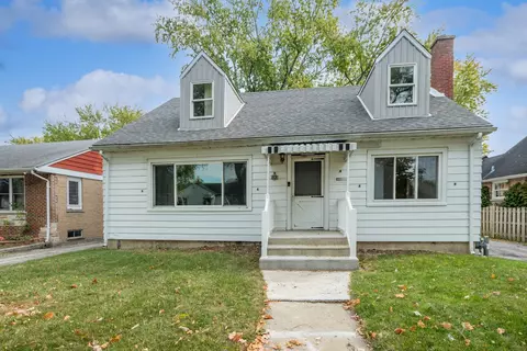 9243 Lynwood Dr, Oak Lawn, IL 60453
