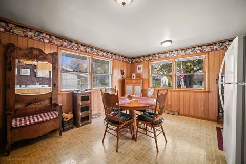 Dining - 3016 Sangamon St, Steger, IL 60475 photo 2 of 4