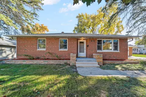 220 S Hadsall St, Genoa, IL 60135