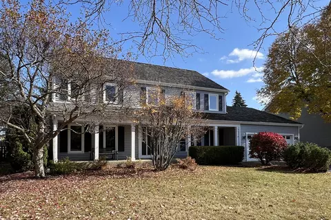 584 Regency Dr, Lake Zurich, IL 60047