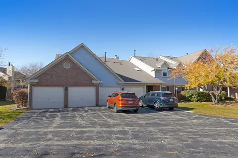204 Dublin Ln #W2, Schaumburg, IL 60194